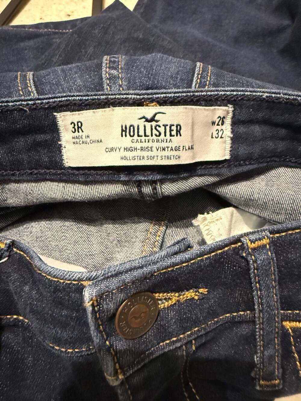 Hollister Curvy High-Rise Vintage Flare Jeans Size 3R Dark Wash Soft Stretch - Picture 4 of 5
